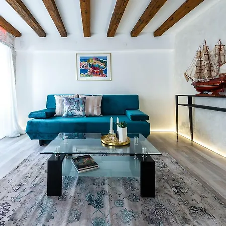 4 Apartment *