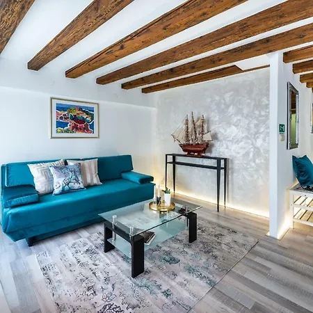 Apartment 4