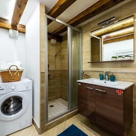 4 Apartment *