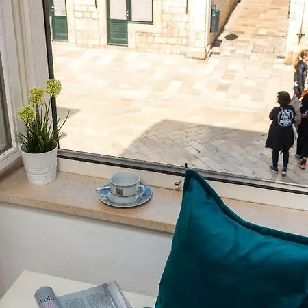 Apartment 4 *