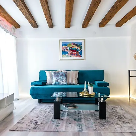 4 Apartment *