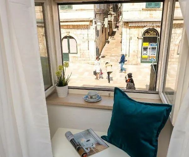 4 Διαμέρισμα *