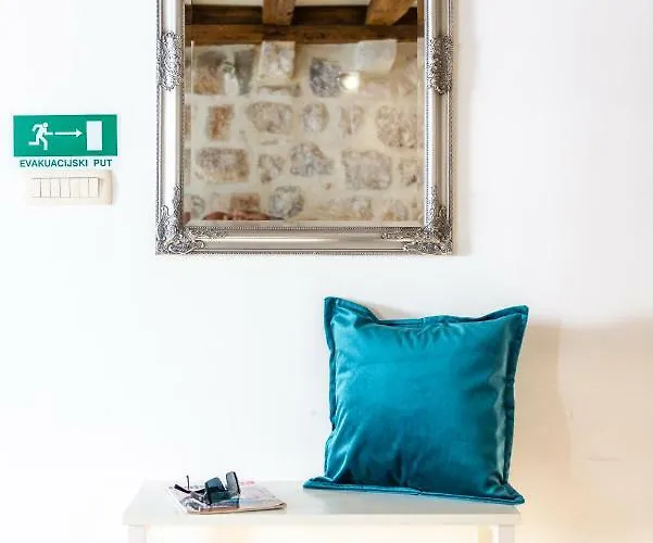 4 * Ντουμπρόβνικ