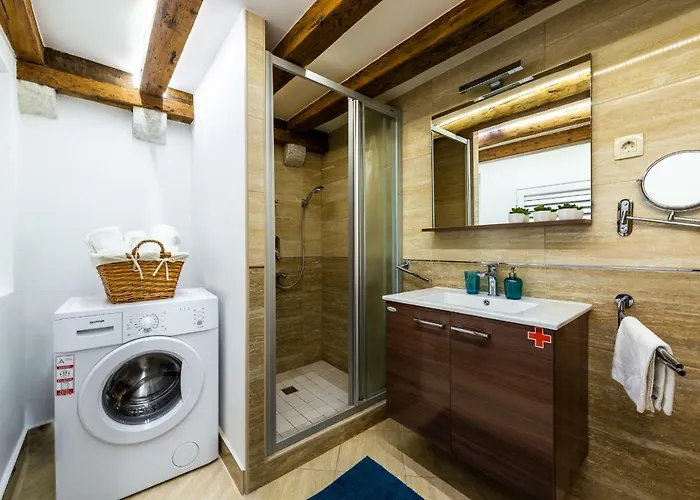 4 Διαμέρισμα *