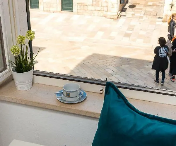 Διαμέρισμα 4 *