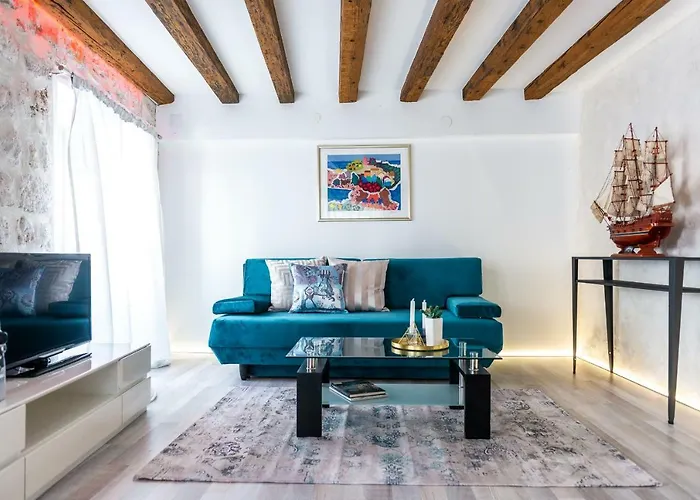 4 Διαμέρισμα *