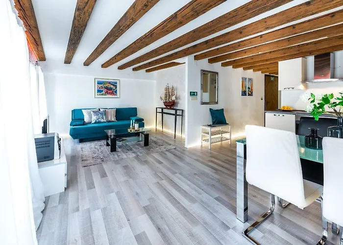 4 Διαμέρισμα *