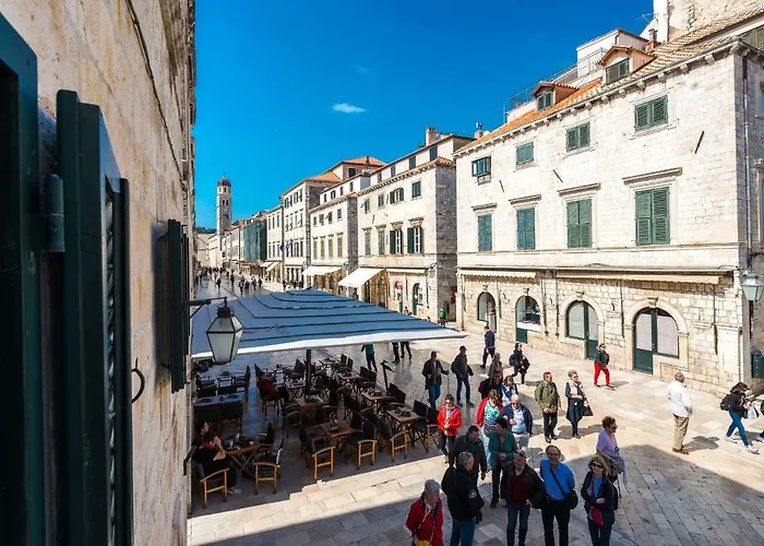 Διαμέρισμα 4 *