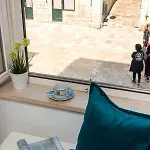 Apartament 4 *