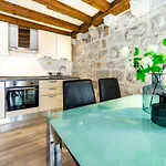 Apartament 4